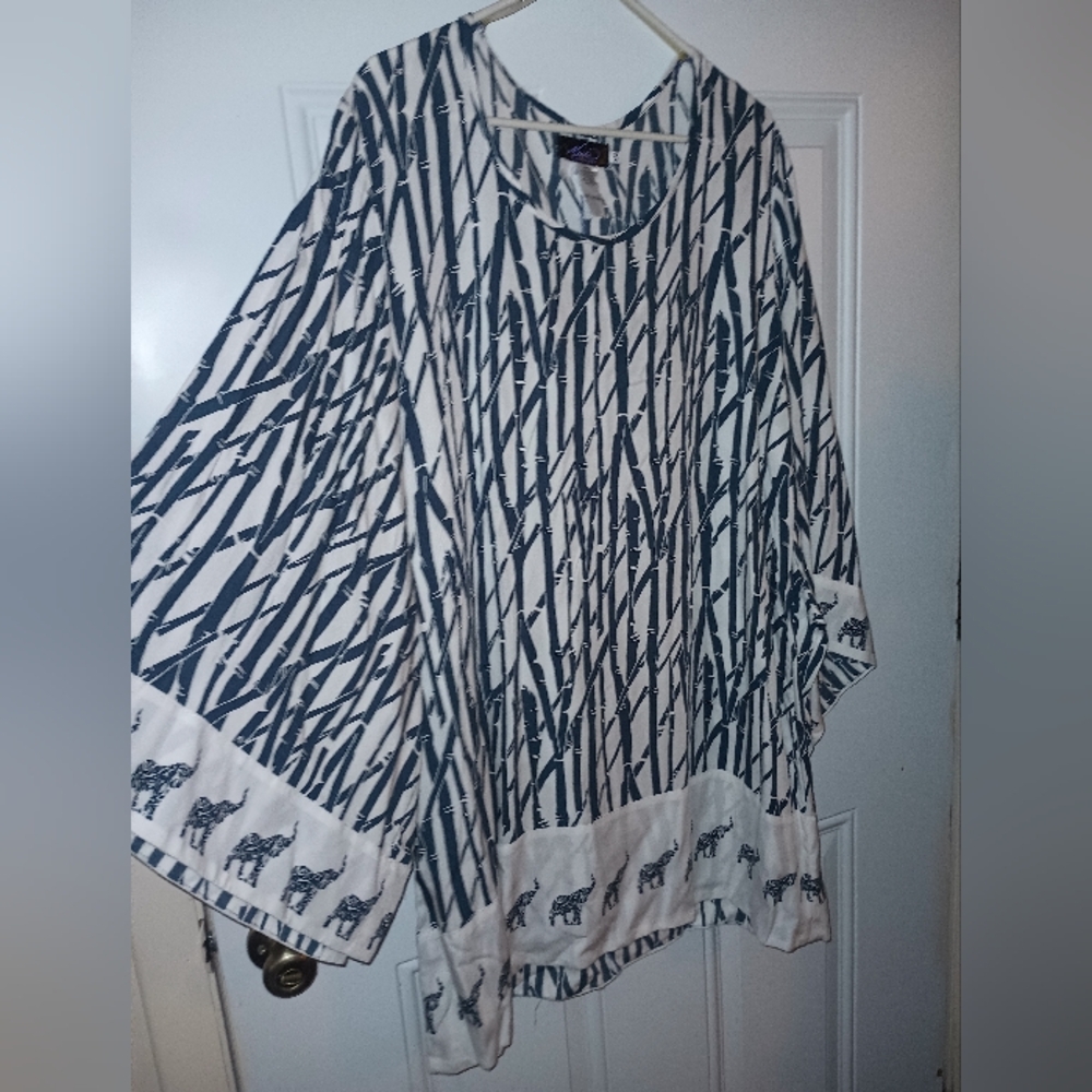 Women's long blouse size XXL made by Misha. Navy blue and white